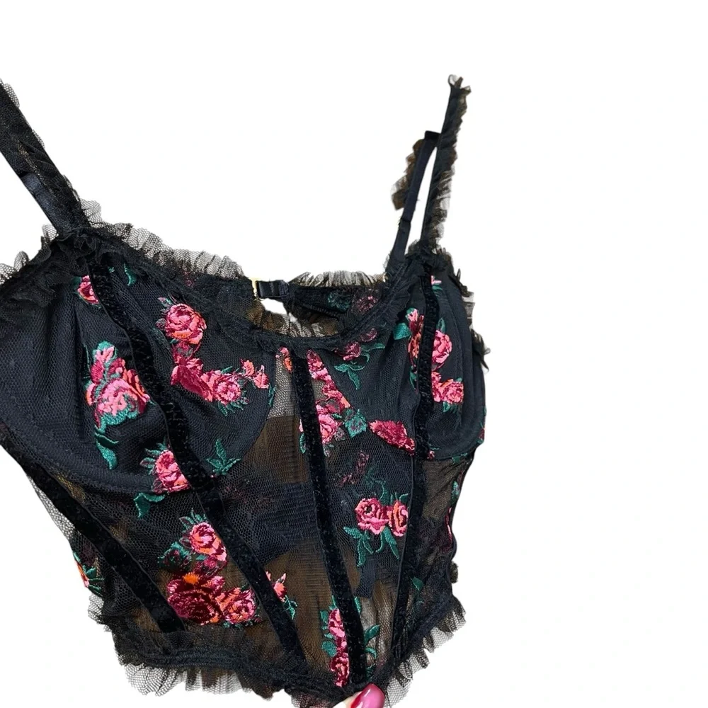 For love and‎ Lemon Rosebud Black Lace Embroidered Cropped Bustier Size XS
